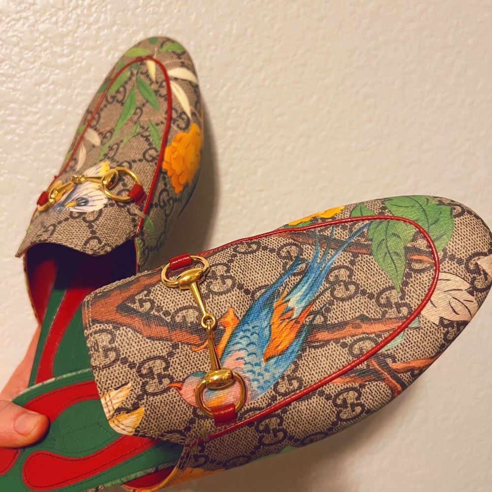 Gucci size 38 women’s slip on loafers
